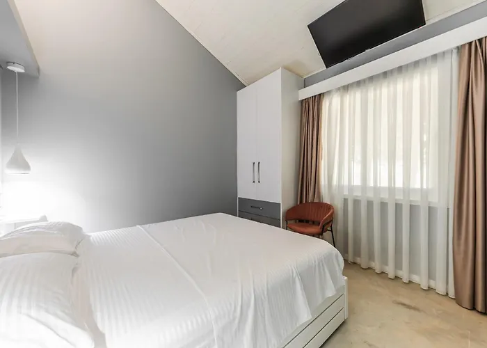 Kompleksi Aljoma Hotel *